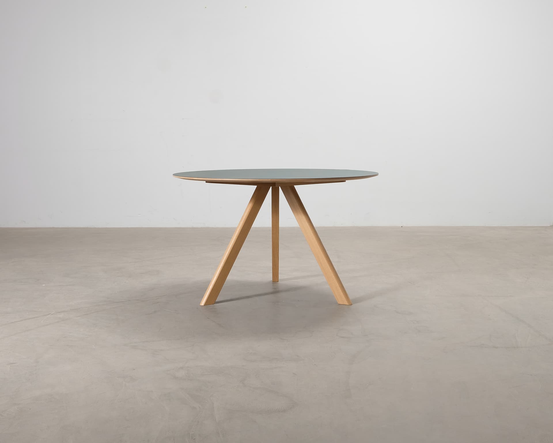 HAY CPH20 matbord ø 120 cm ek / grön linoleum