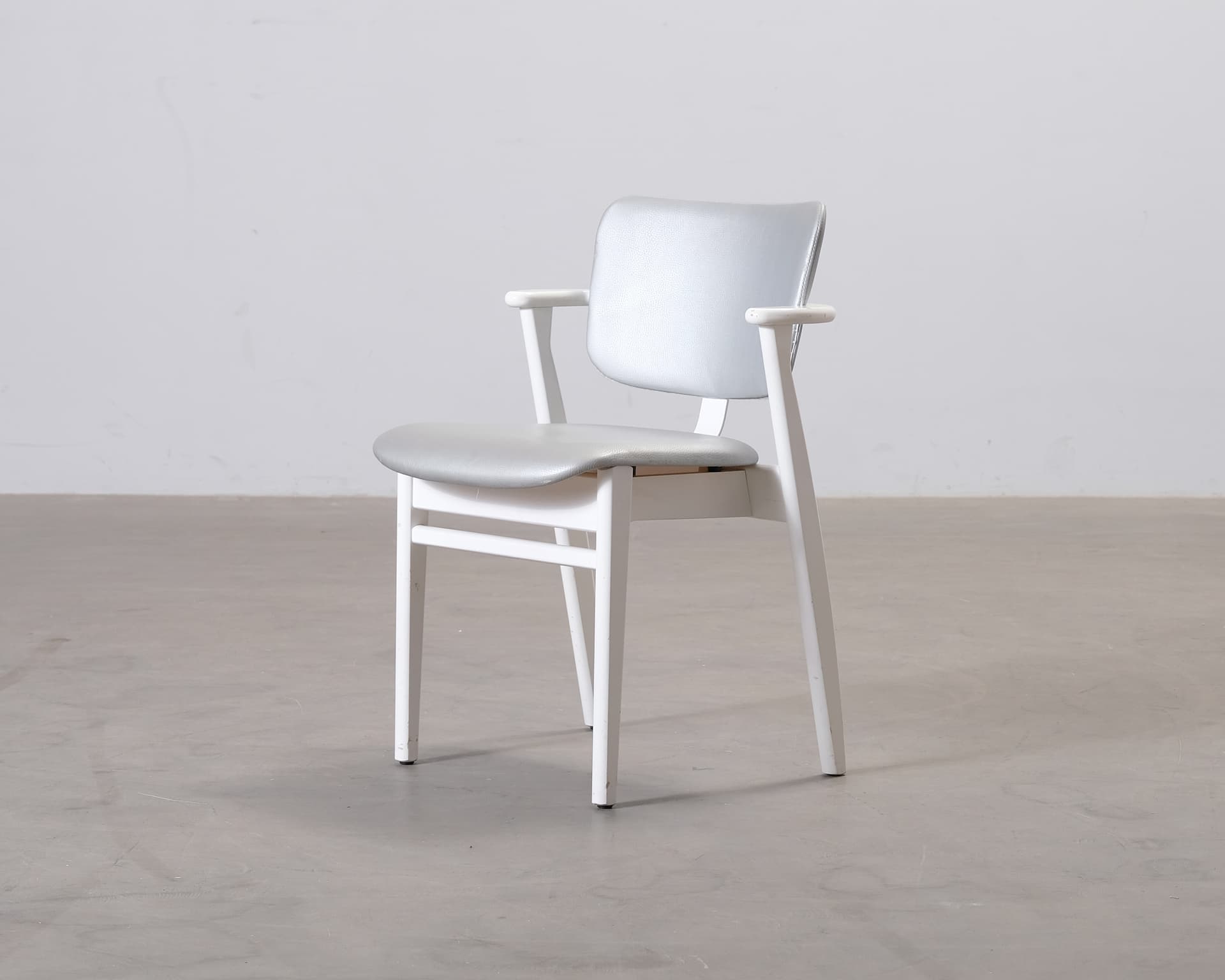 Artek Domus stol vit / silver