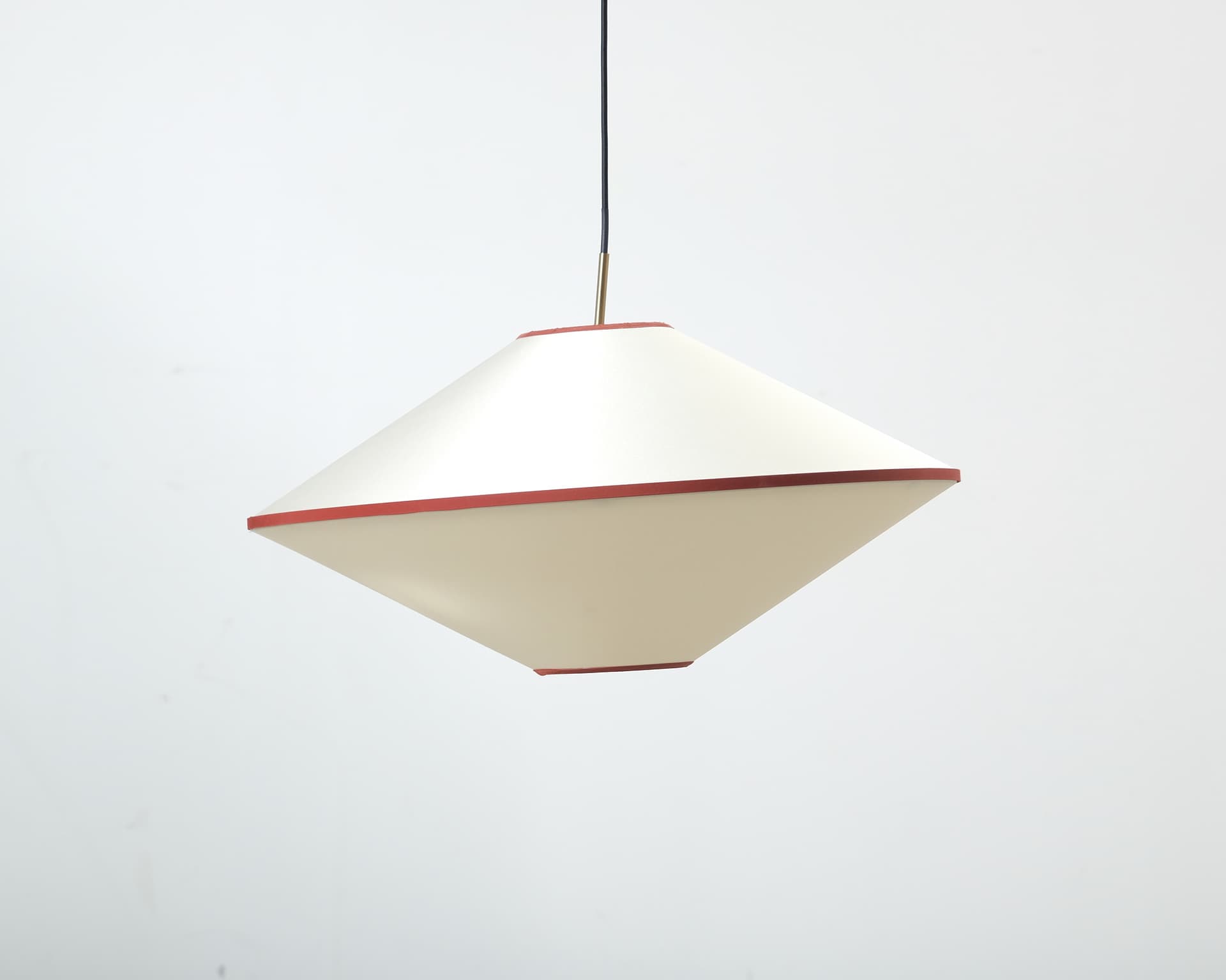 Edgeform Tafta pendellampa ø 65 cm röd / naturvit
