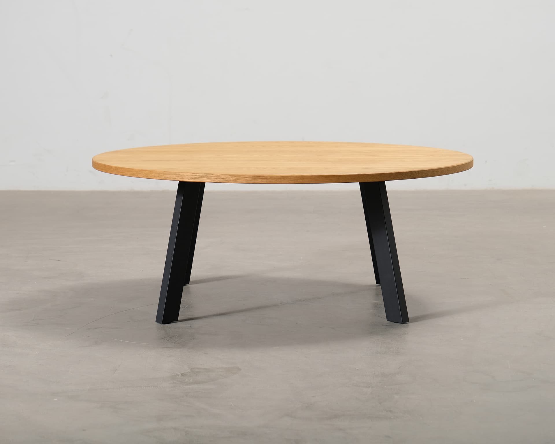 FeelDesign Freddy soffbord ø 115 cm oak / svart