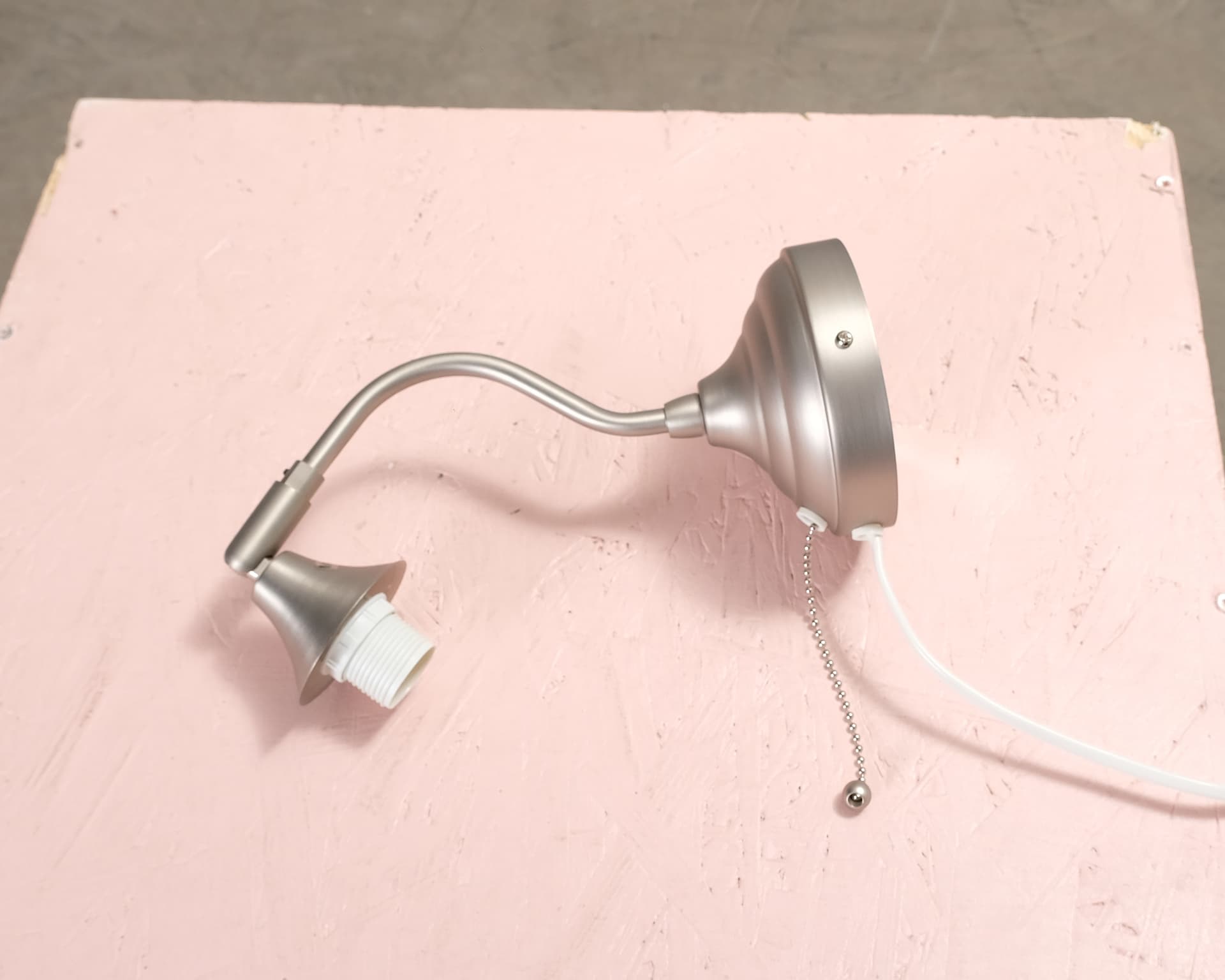 Vägglampa i metall