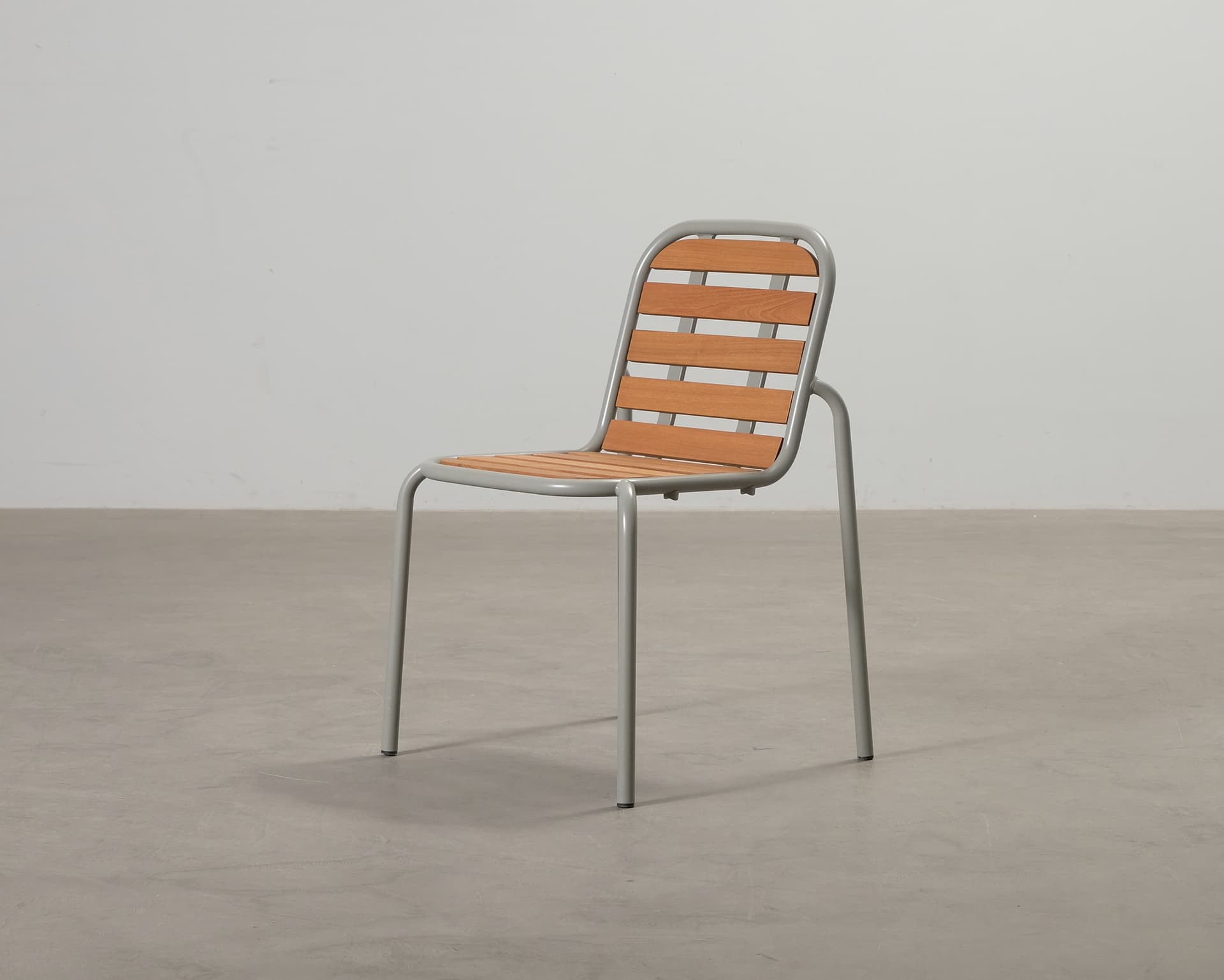 Normann Copenhagen Vig Robinia stol ljusgrå
