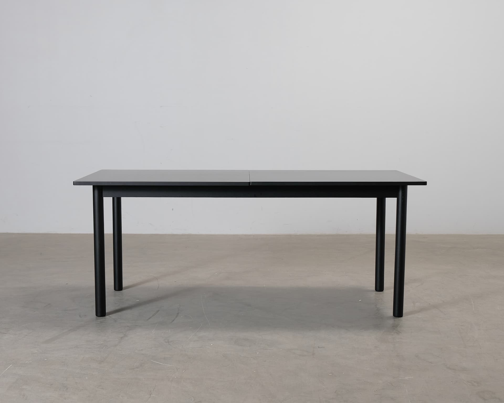 Decotique Milo C12 förlängningsbart matbord 180-220 cm svart