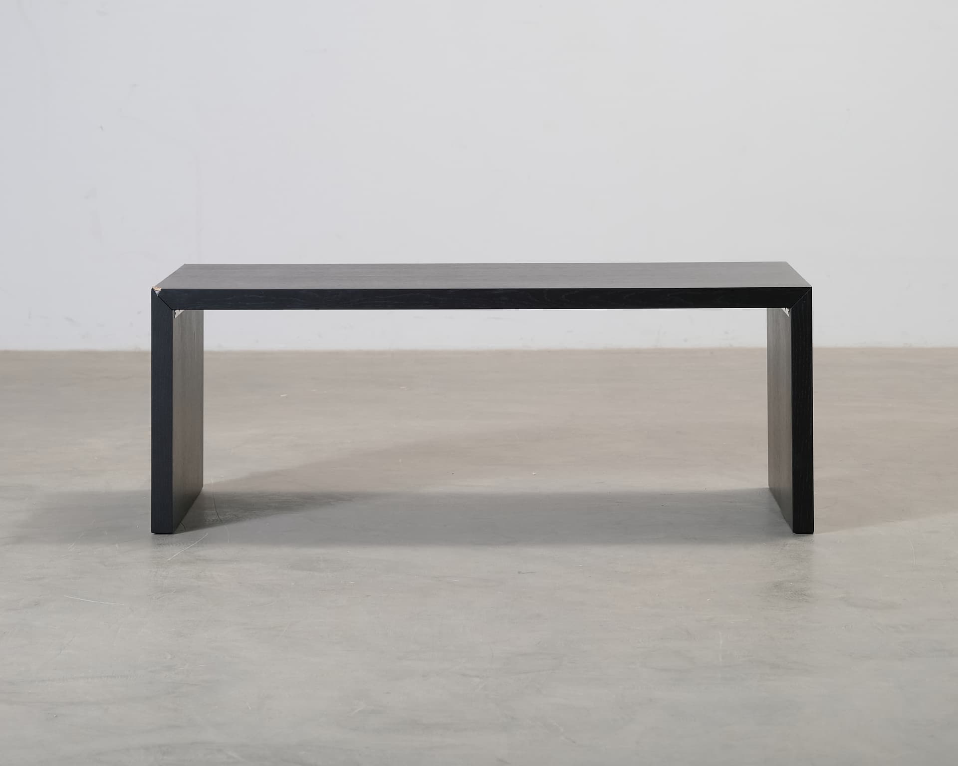 Forms & Objects Ellie soffbord svart