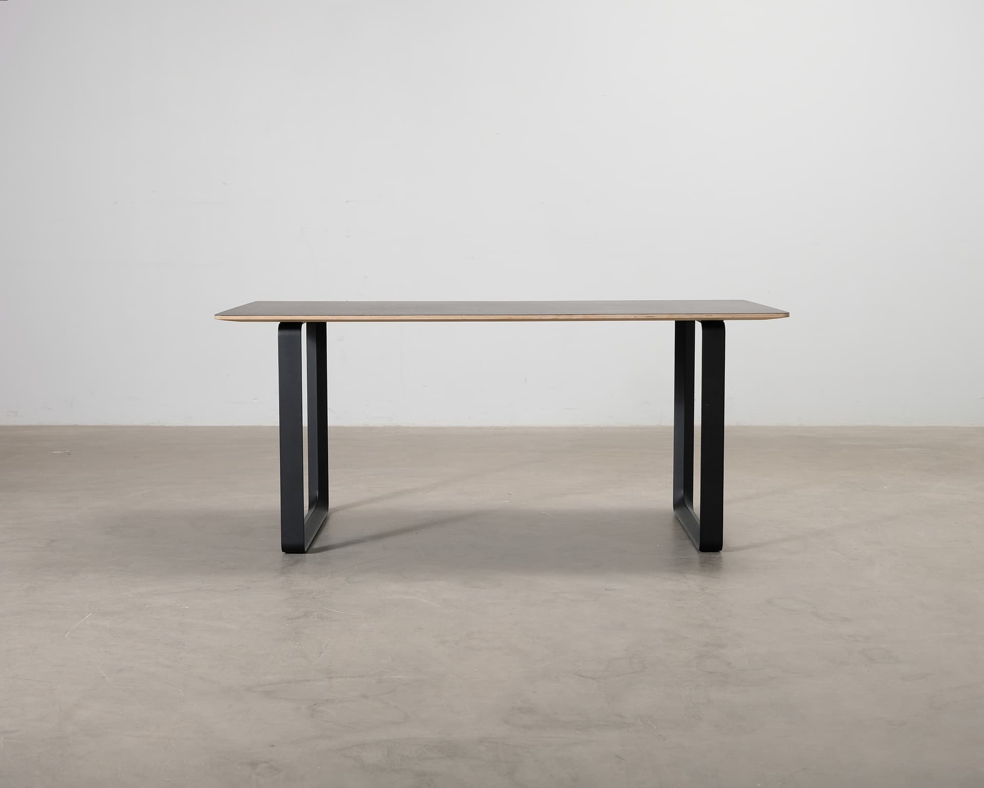 Muuto 70/70 bord svart