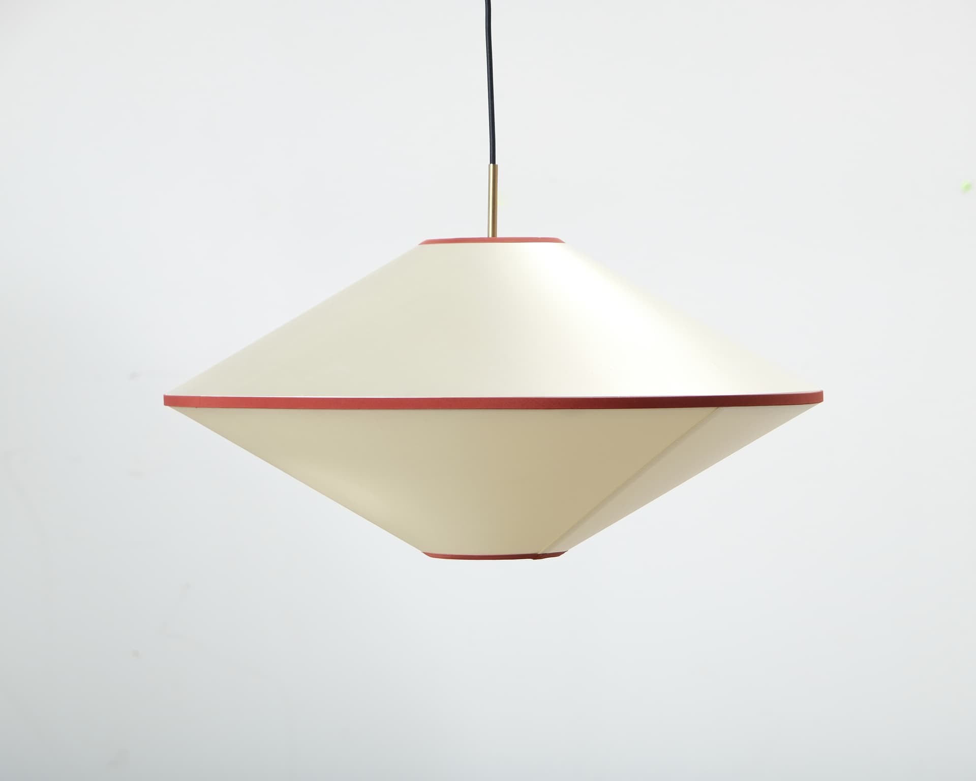 Edgeform Tafta pendellampa ø 65 cm röd / naturvit