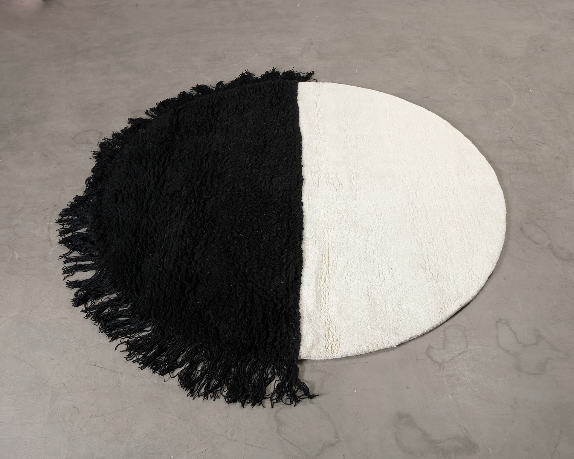 Woven Works Arc ullmatta ø 200 cm vit / svart