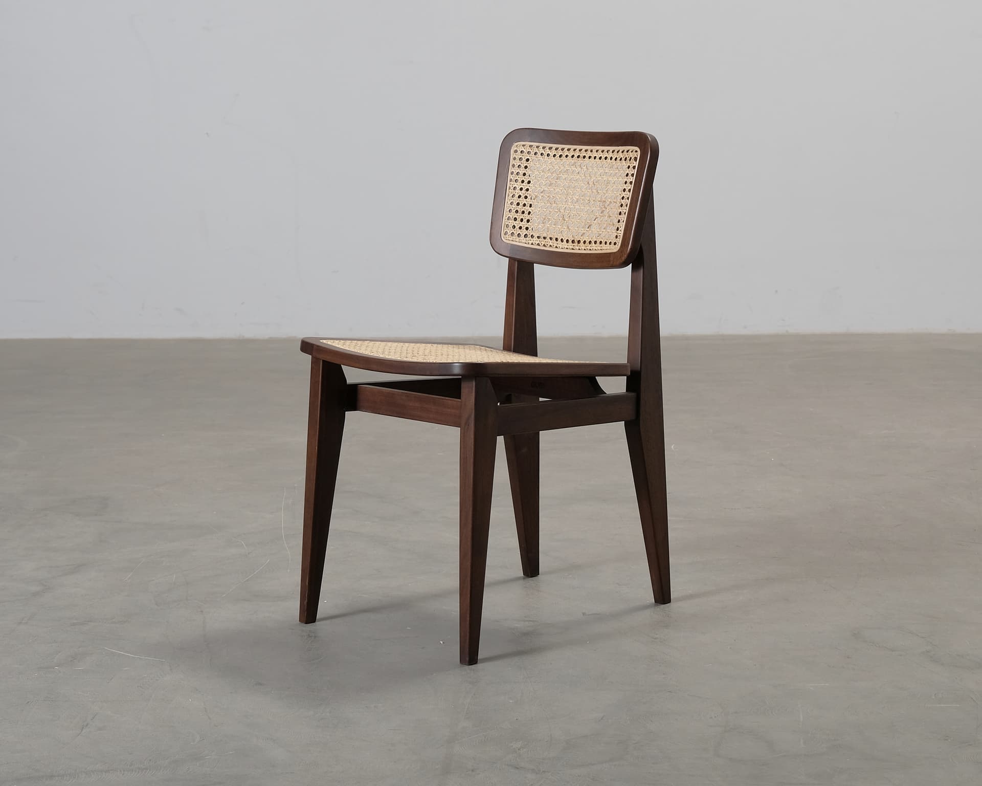 Gubi C-chair valnöt / rotting