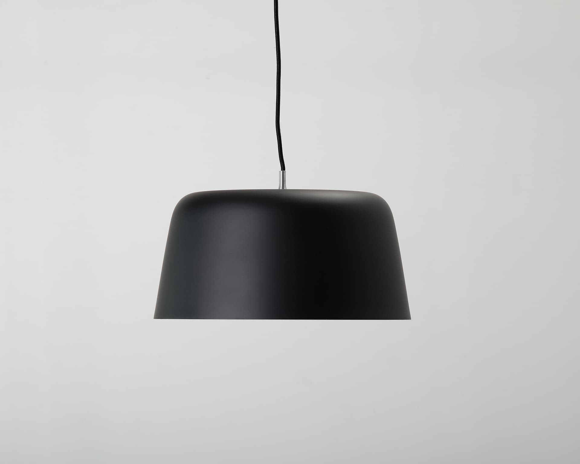 Normann Copenhagen Tub pendellampa svart ø 44 cm