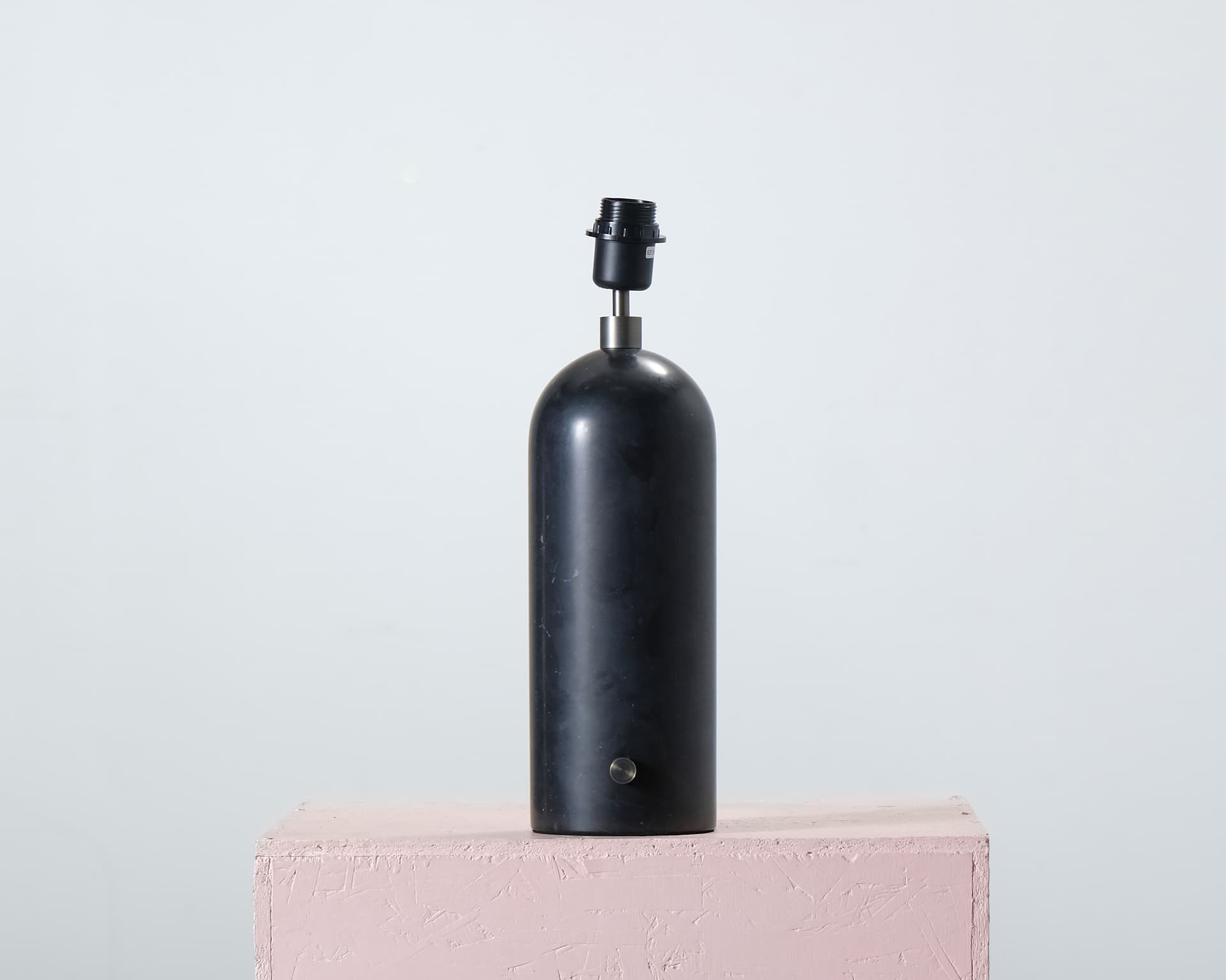 Gubi Gravity lampfot svart