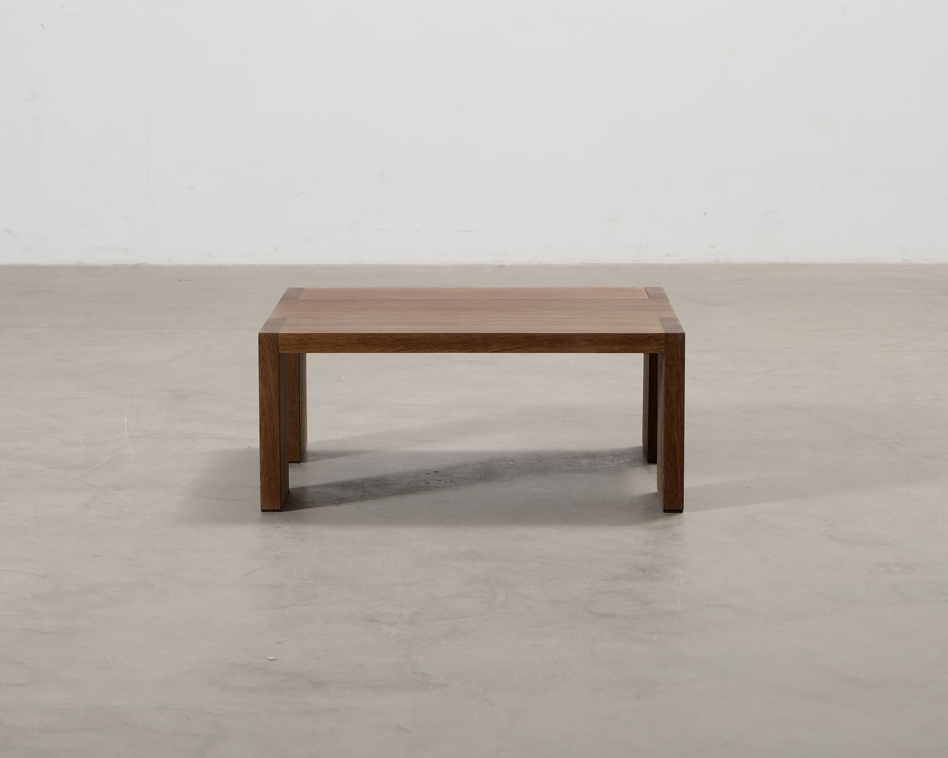 New Works Tenon soffbord 61 x 61 cm ek