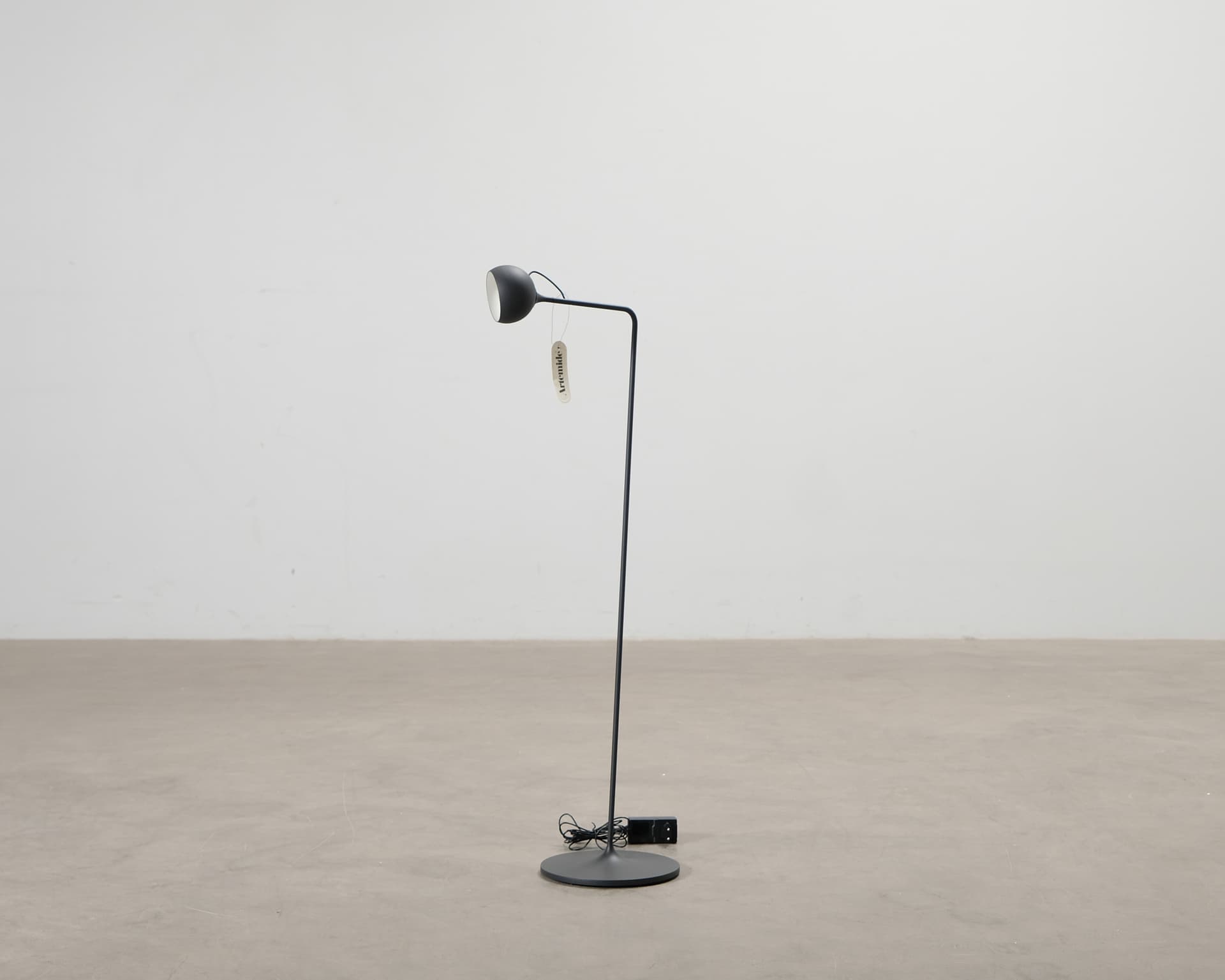 Artemide Ixa golvlampa antracit