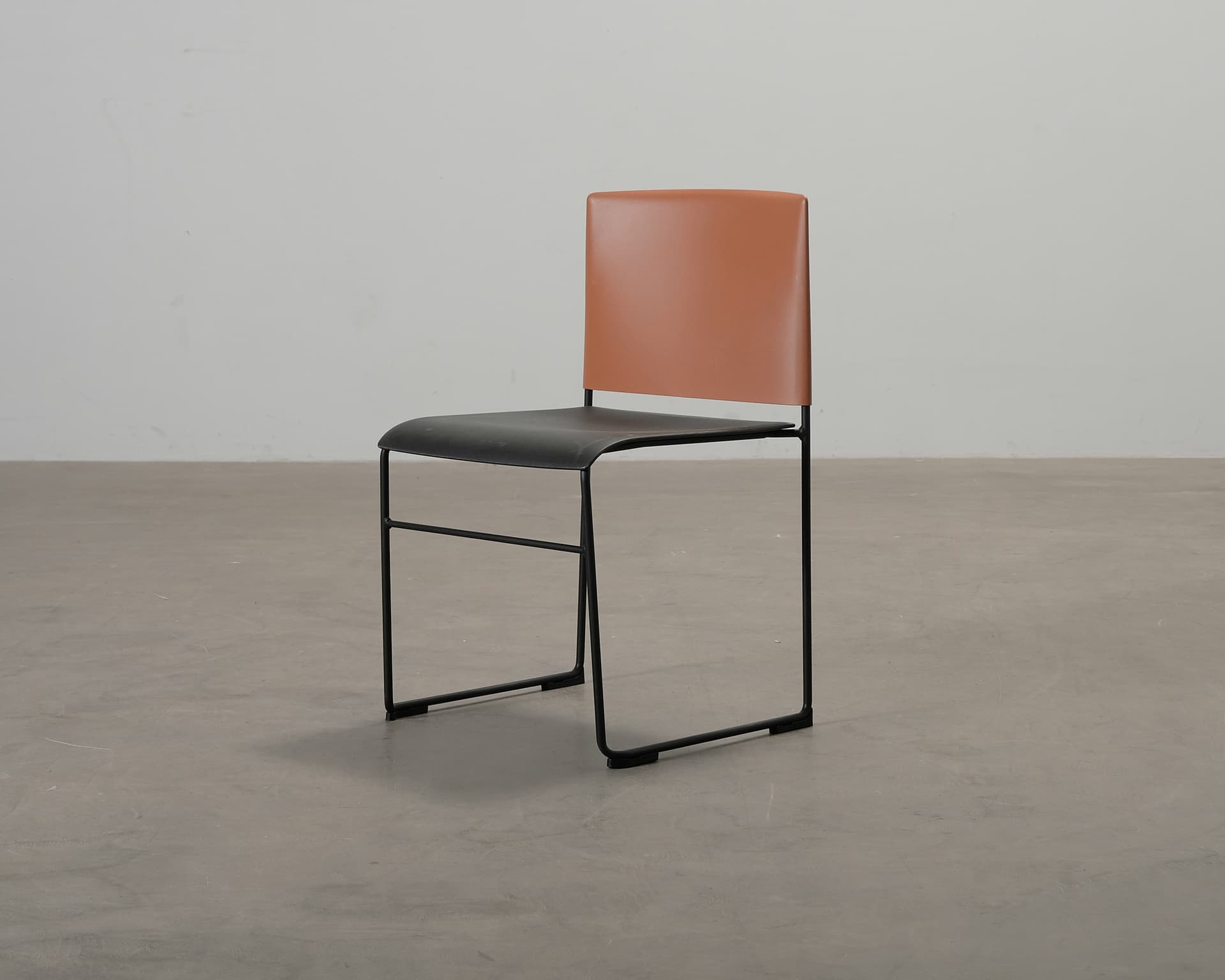 Arper Stacy stol svart / orange