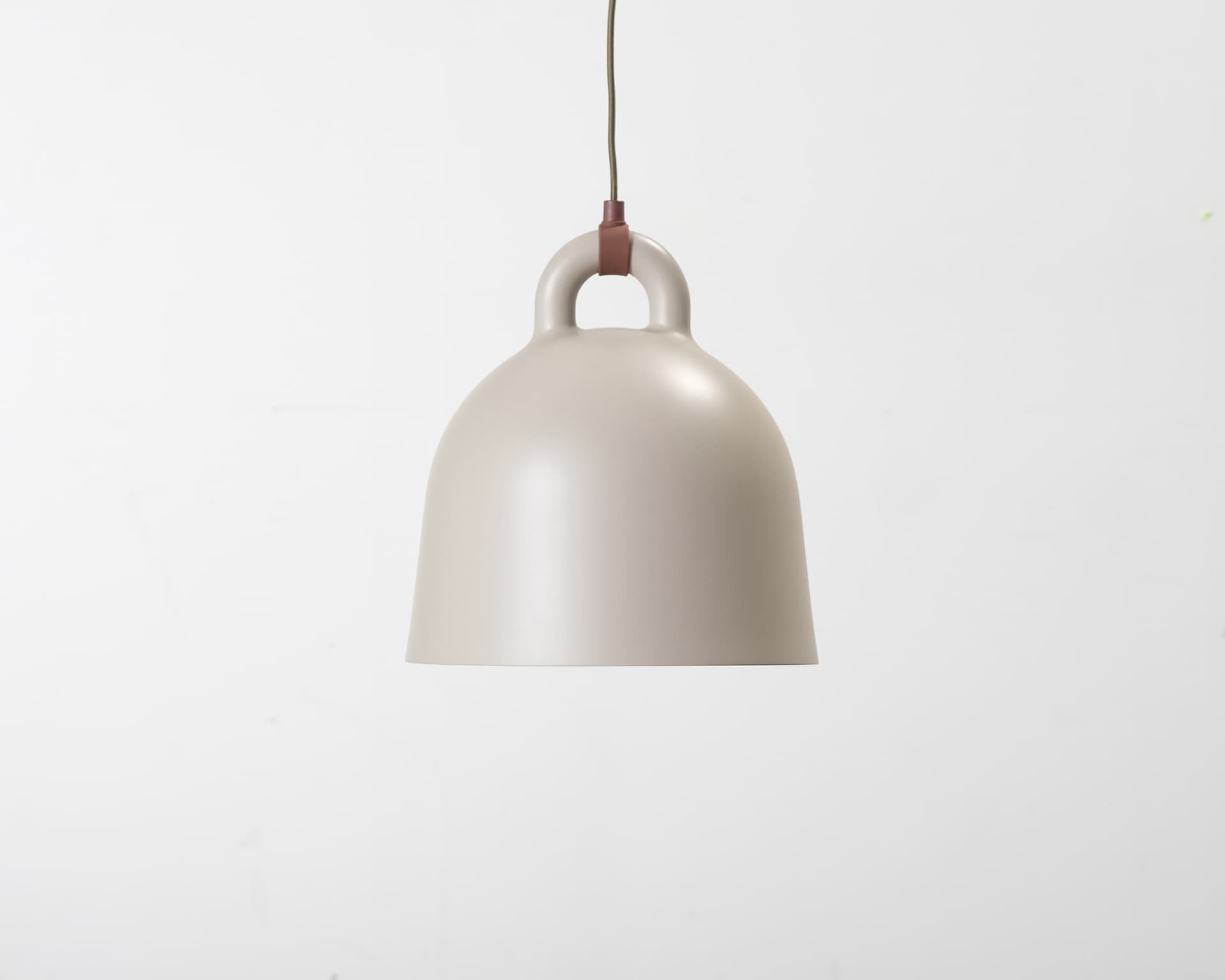 Normann Copenhagen Bell M pendellampa Sand