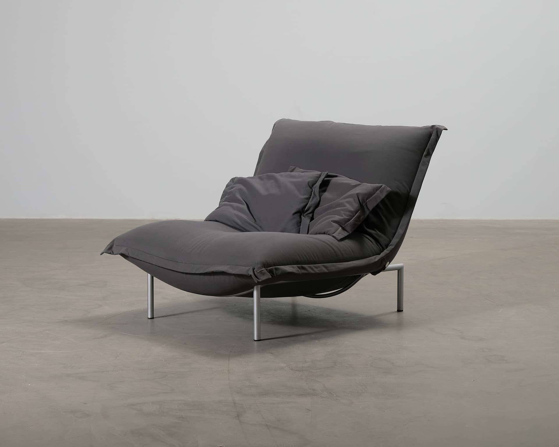 Ligne Roset Calin fåtölj grå