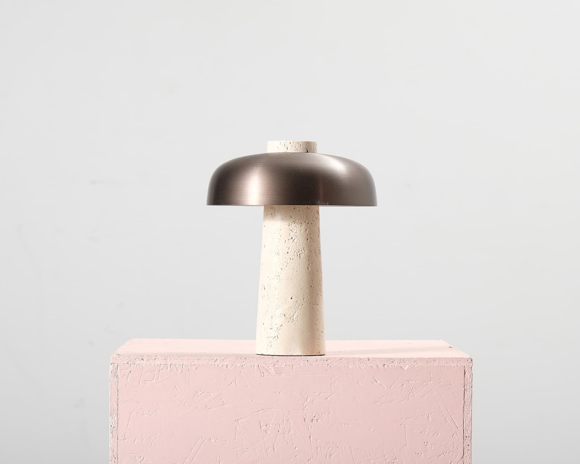 Audo Copenhagen Reverse bordslampa travertin