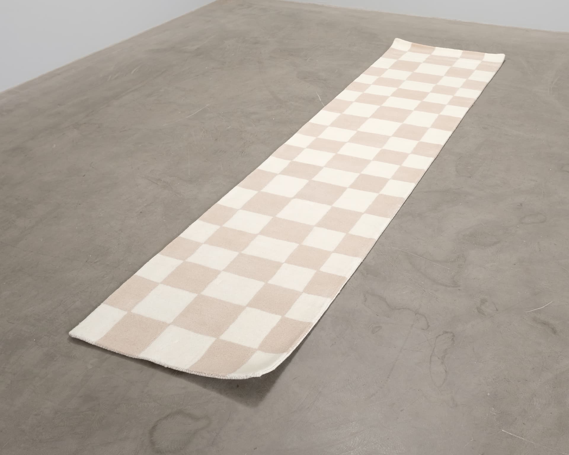 Tinted Objects Hafstrom gångmatta 80 × 350 cm beige / vit
