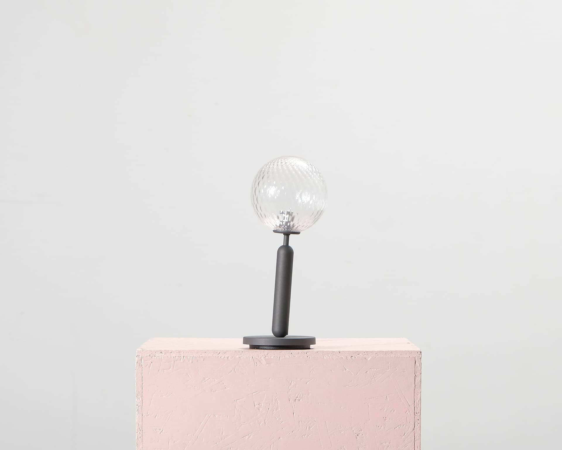 Nuura Miira bordslampa mörkgrå