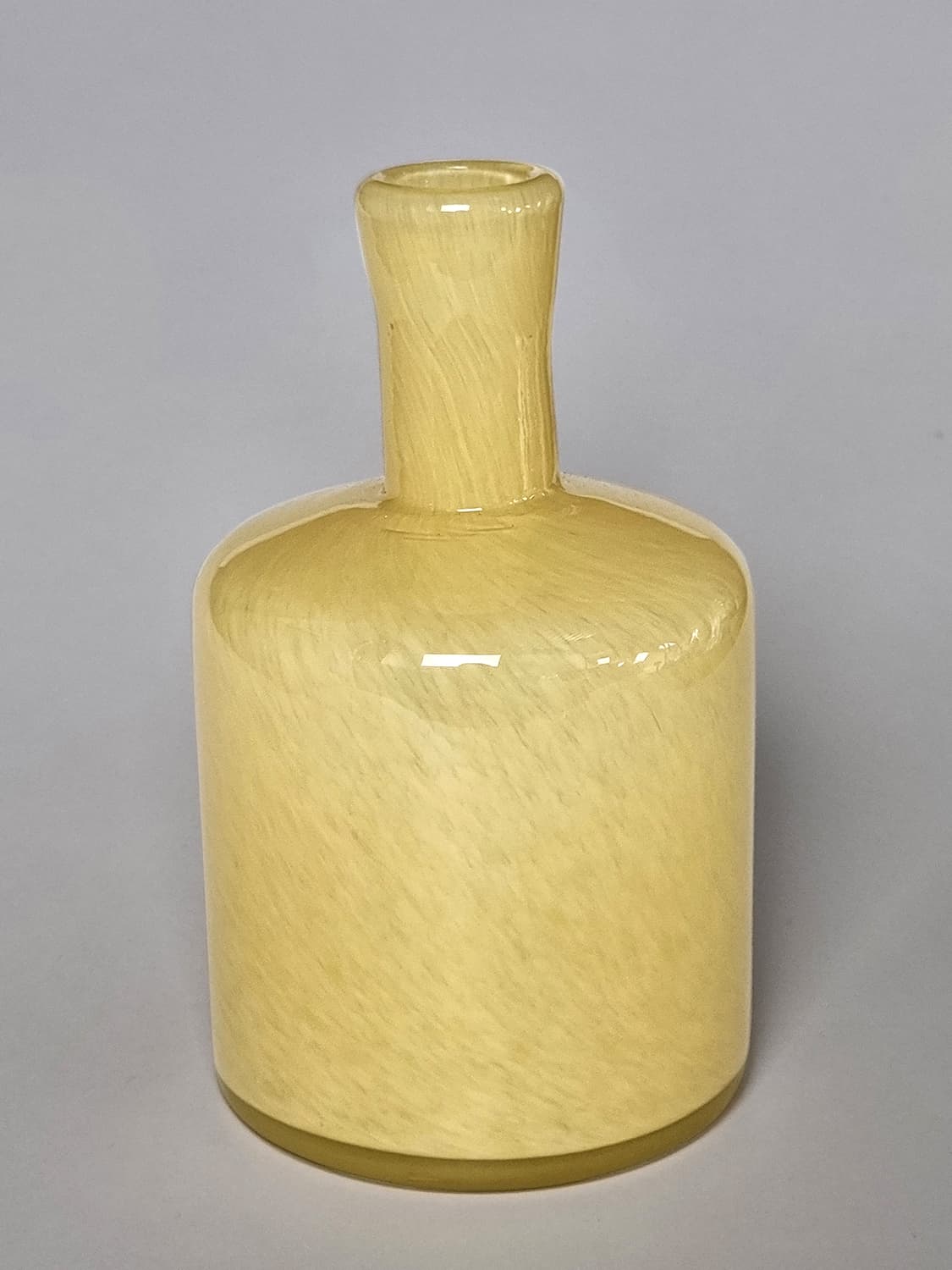 Vas - Euphoria (soft yellow) (Storlek: 10 x 17 cm)