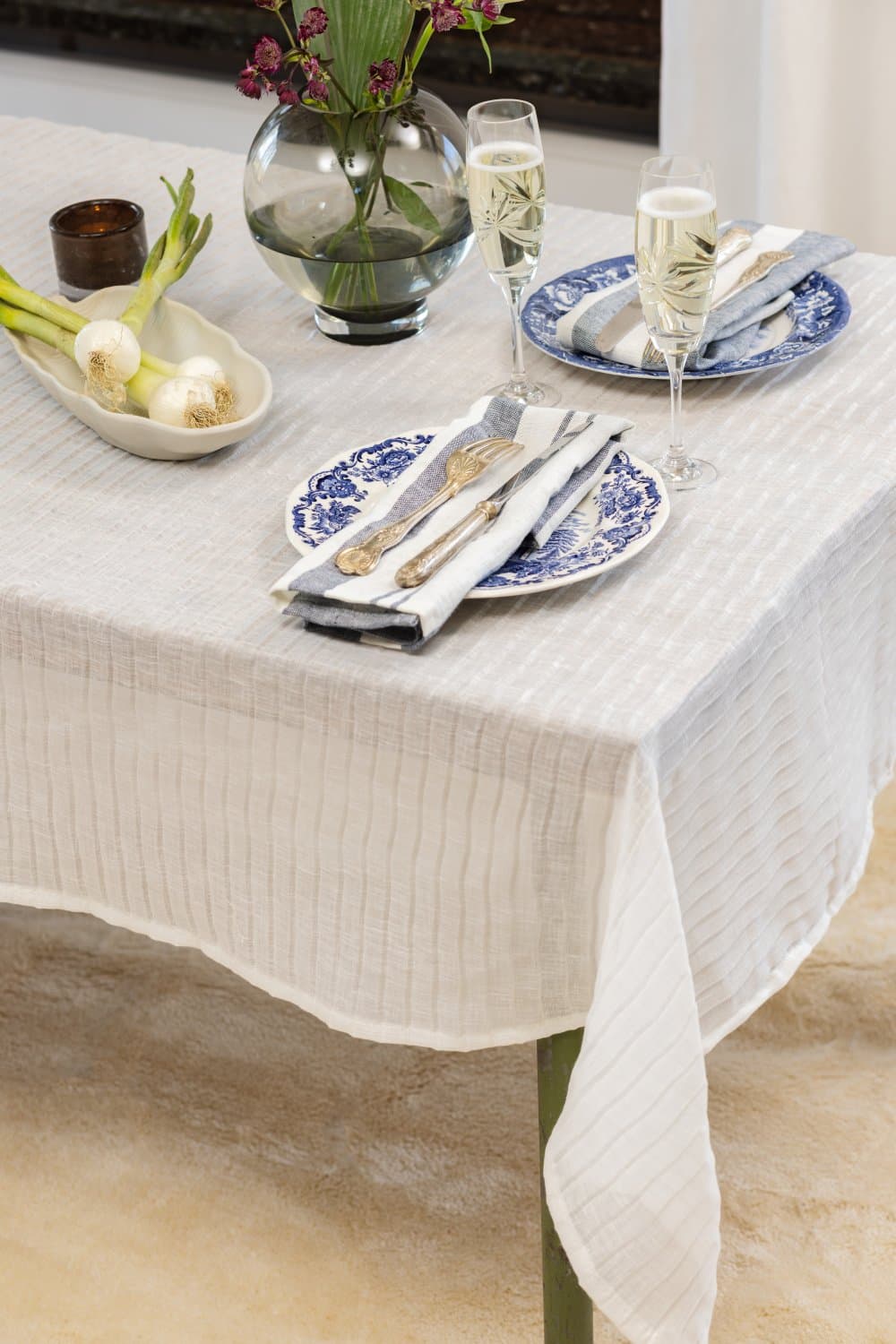 Duk - Filippa (vit) (Storlek: 140 x 250 cm)