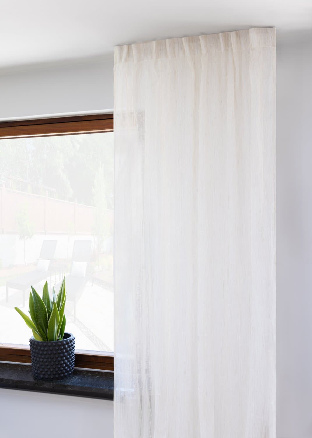 Gardiner - Linnegardin Leia (vit) (Storlek: 145 x 300 cm)