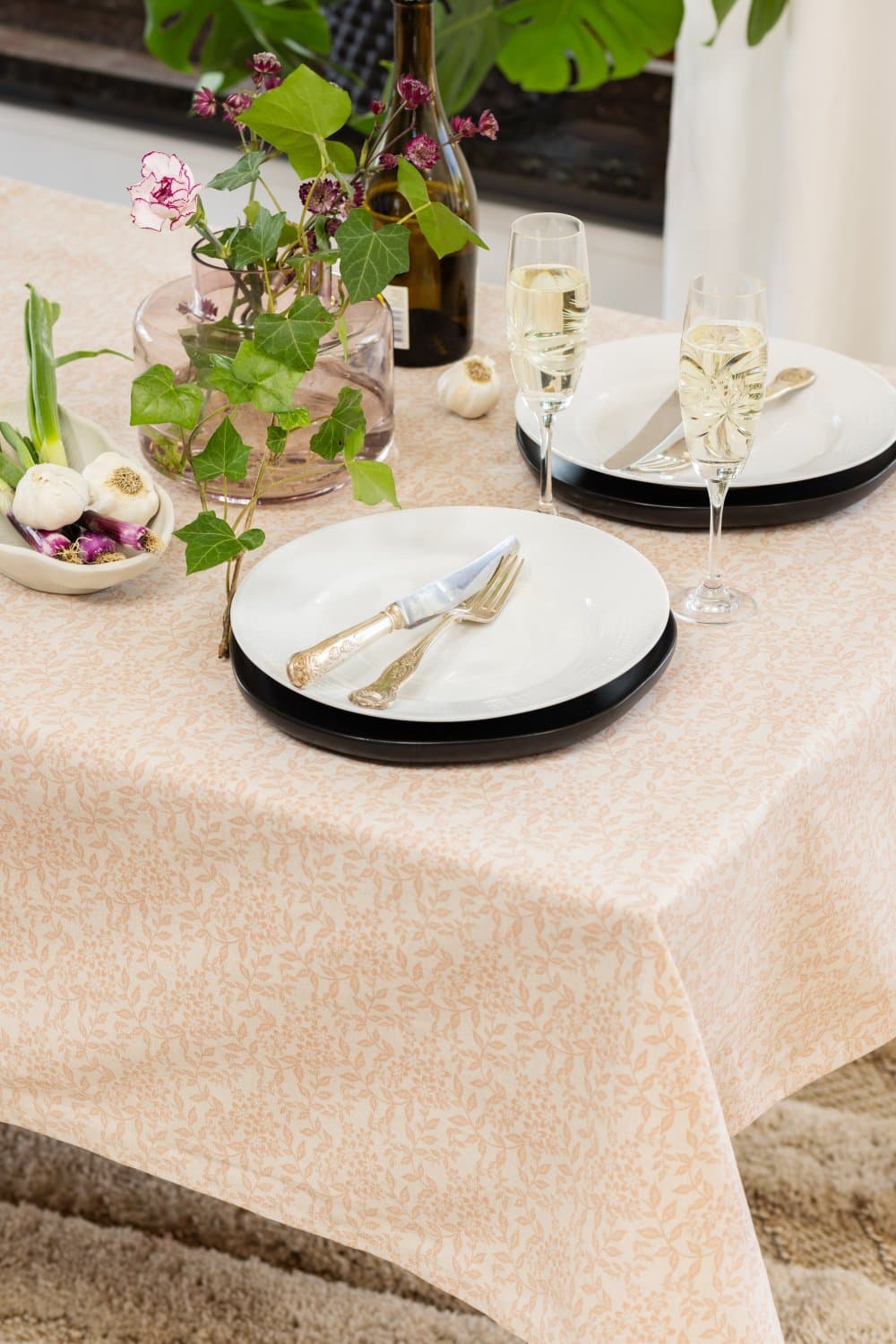 Dukar - Bomullsduk Lilja (beige) (Storlek: 140 x 250)