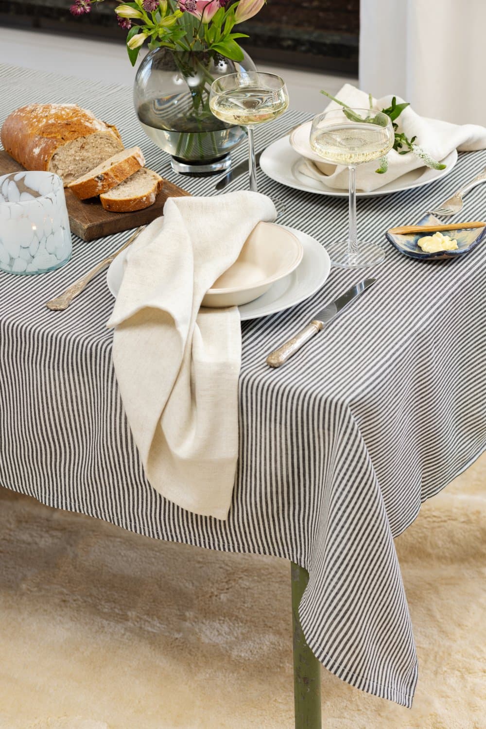 Duk - Thea (svart/vit) (Storlek: 140 x 200 cm)