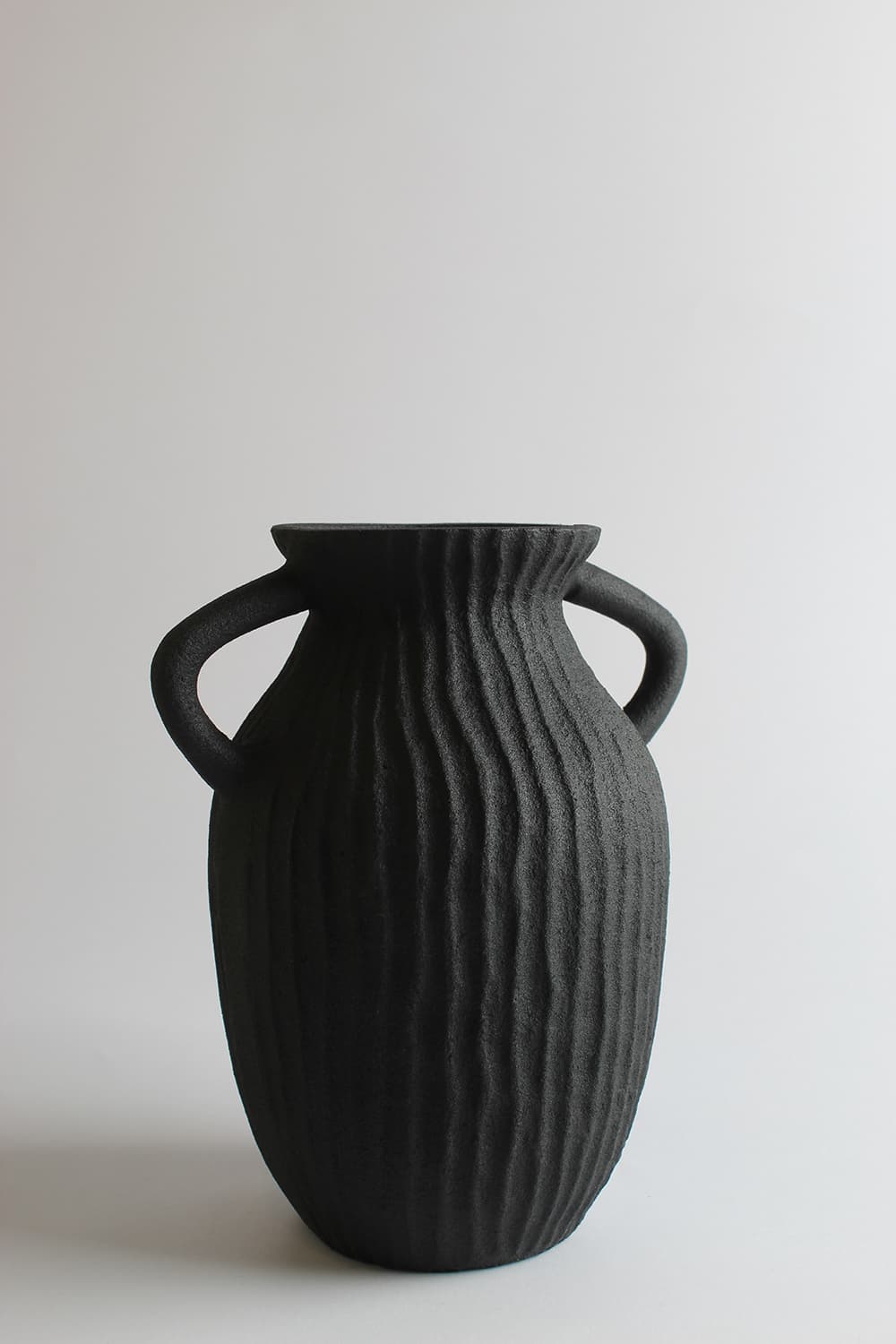 Vas - Nella (svart) (Storlek: 17 x 21 cm)