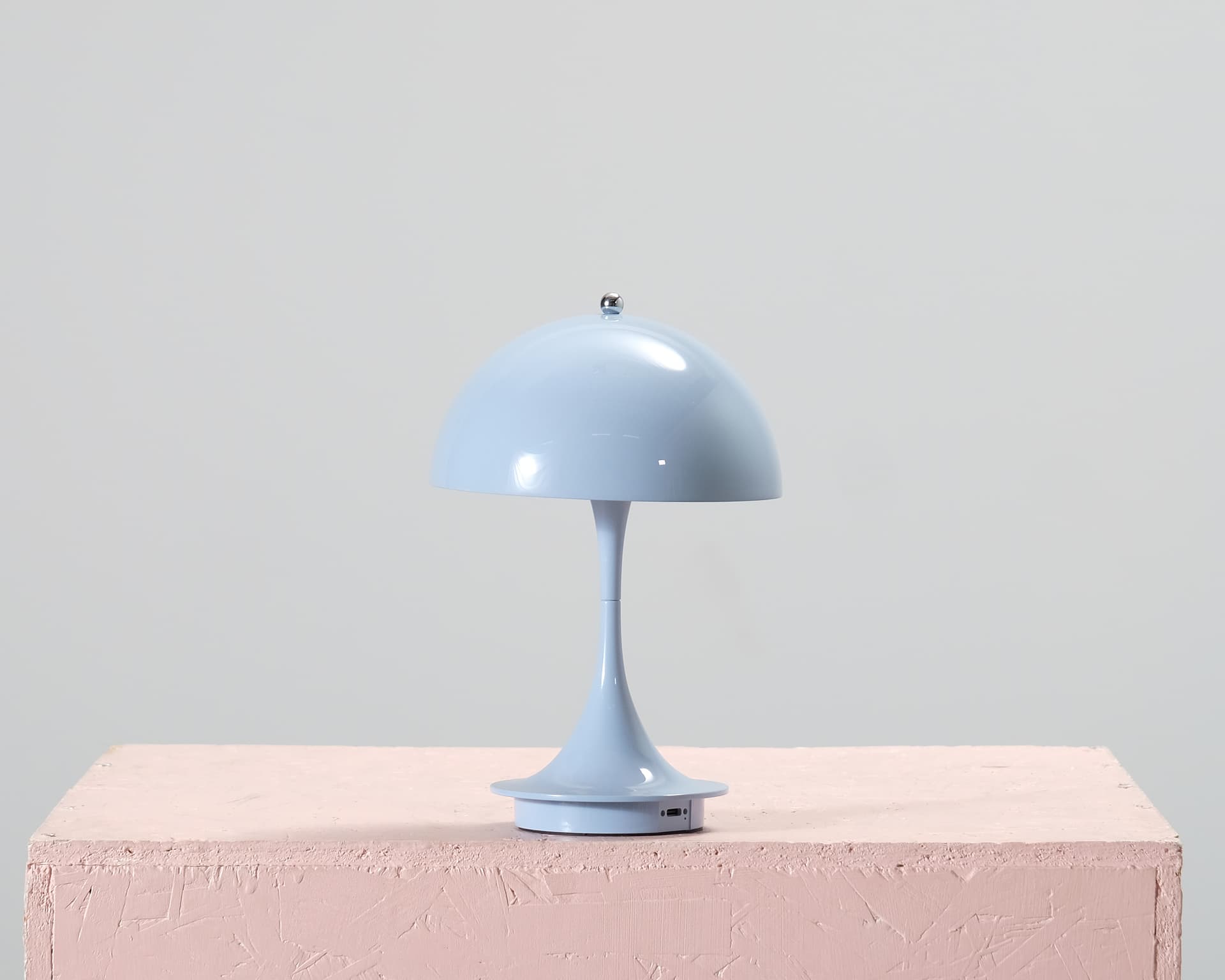 Louis Poulsen Panthella 160 bärbar bordslampa
