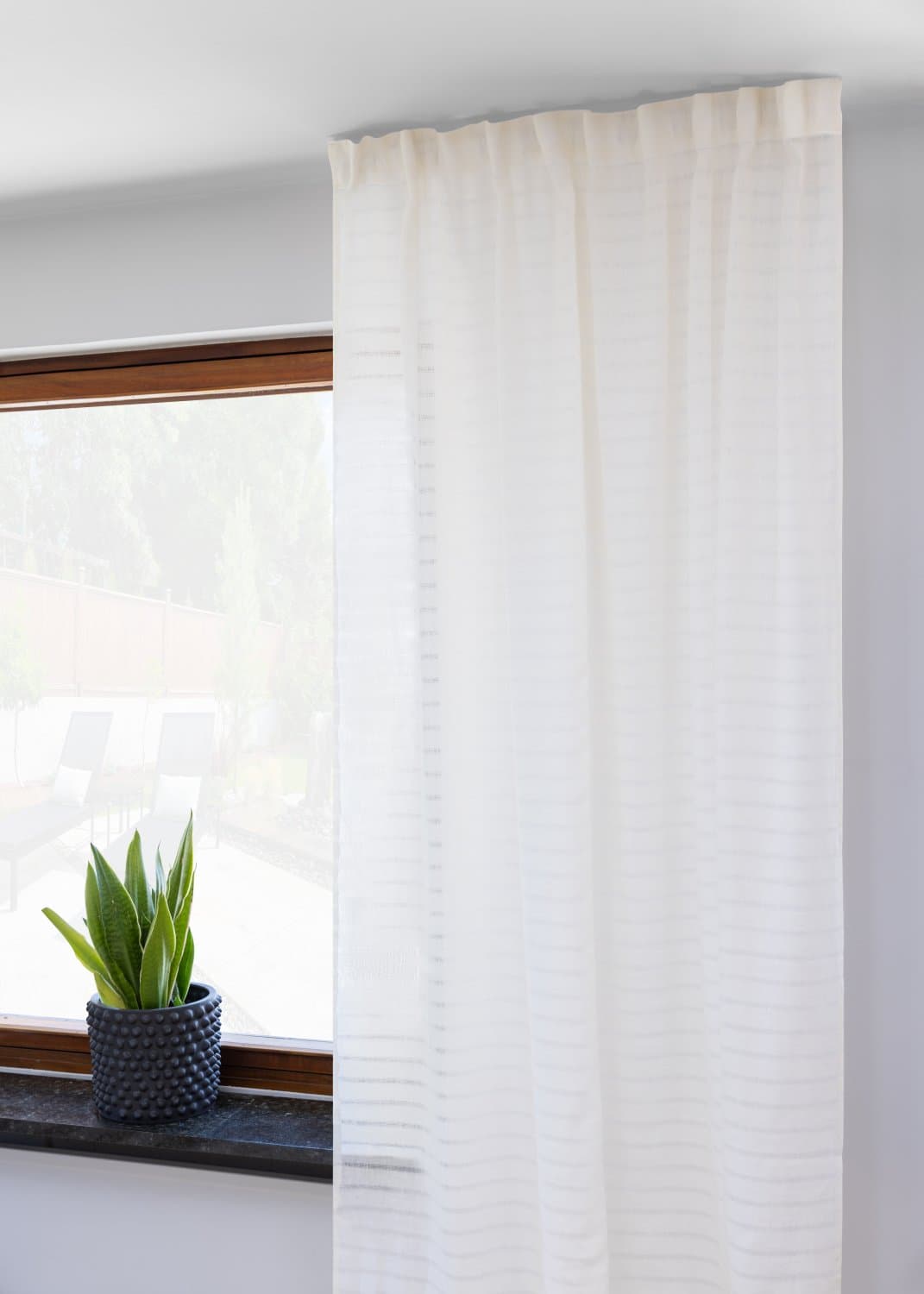 Gardiner - Linnegardin Juni (offwhite) (Storlek: 145 x 300 cm)