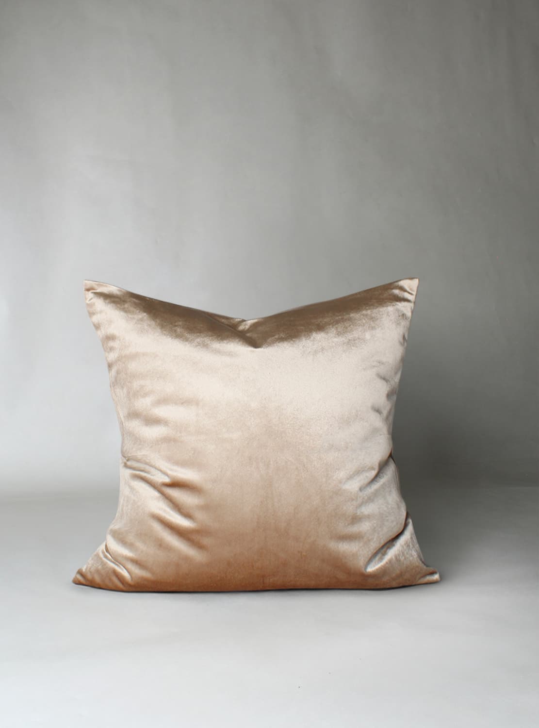 Kuddfodral Marlyn i sammet (ljusbeige) (Storlek: 50 x 50 cm)