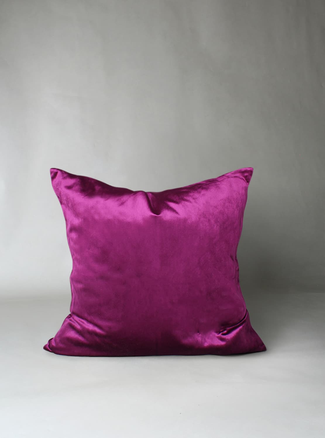 Kuddfodral Marlyn i sammet (fuchsia) (Storlek: 50 x 50 cm)