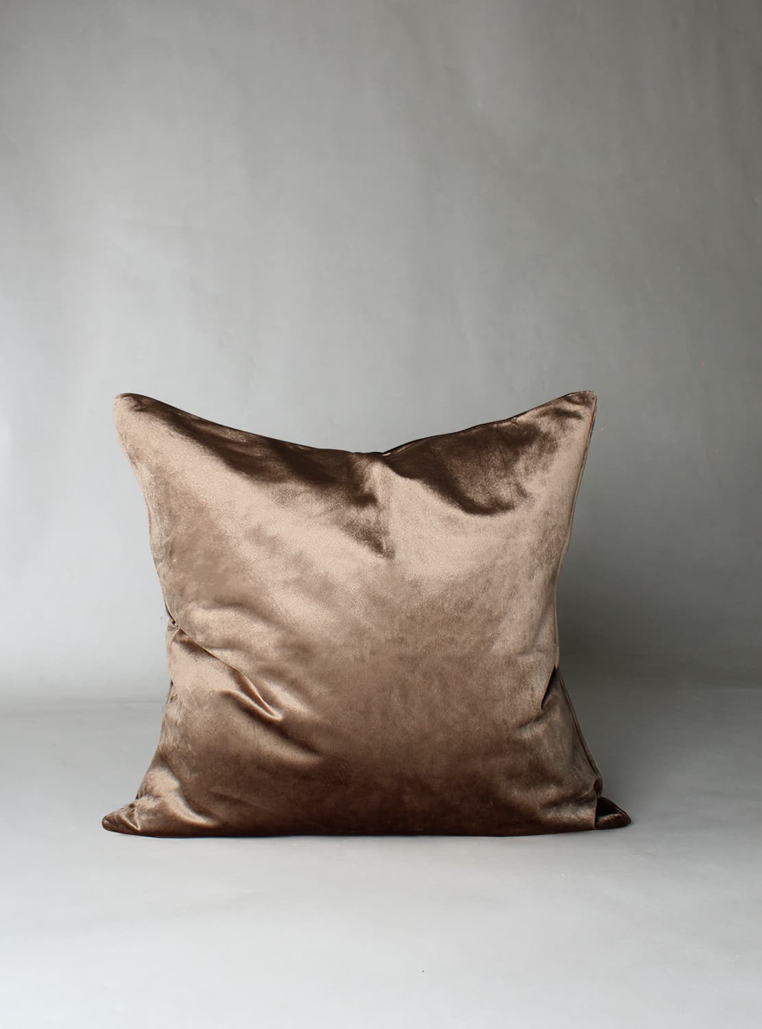 Kuddfodral Marlyn i sammet (mörkbeige) (Storlek: 50 x 50 cm)