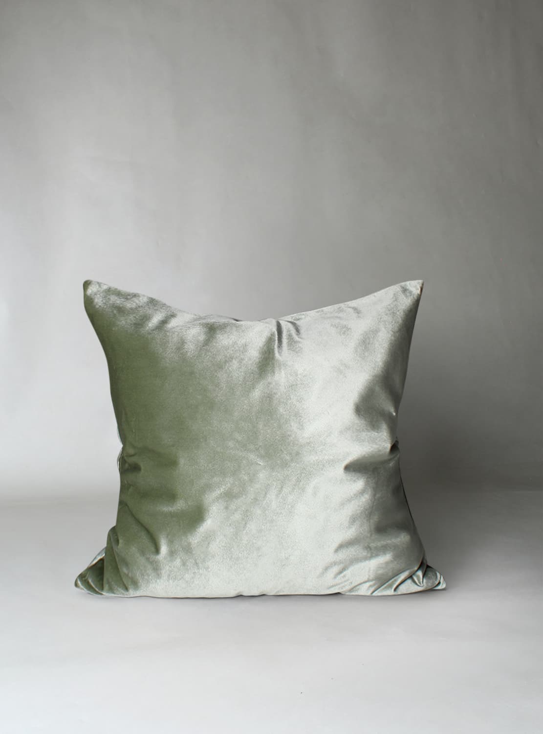 Kuddfodral Marlyn i sammet (ljusgrön) (Storlek: 50 x 50 cm)