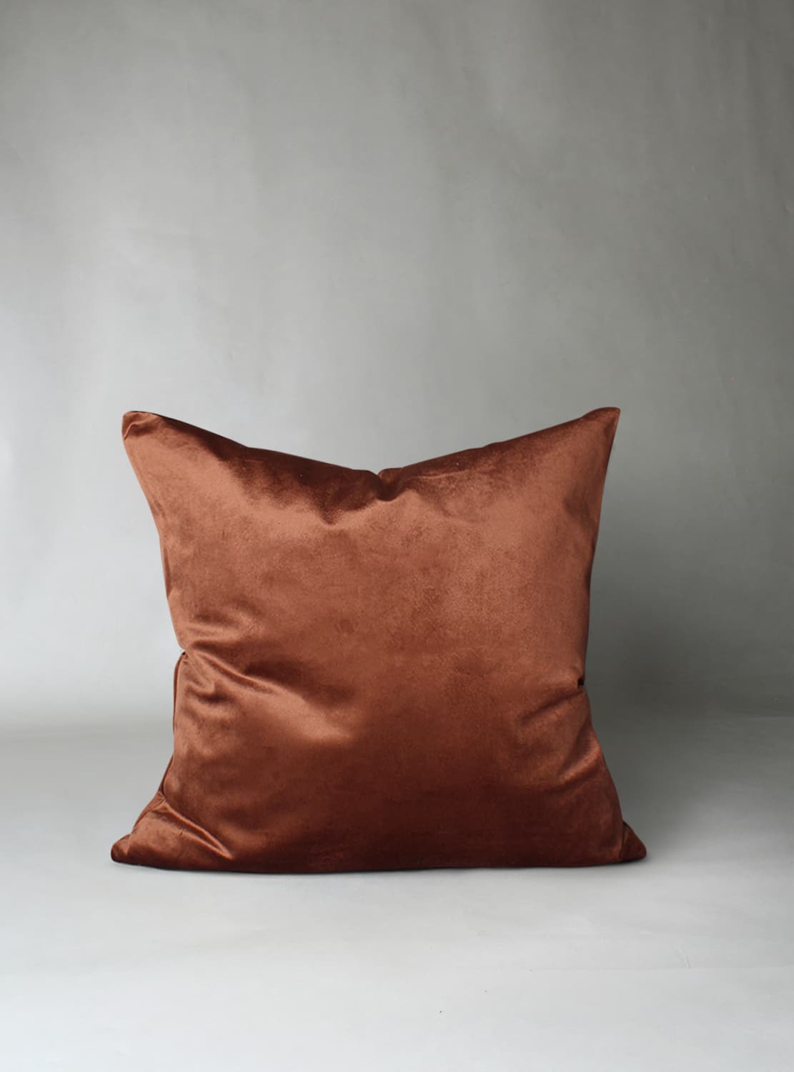 Kuddfodral Marlyn i sammet (coffee) (Storlek: 50 x 50 cm)