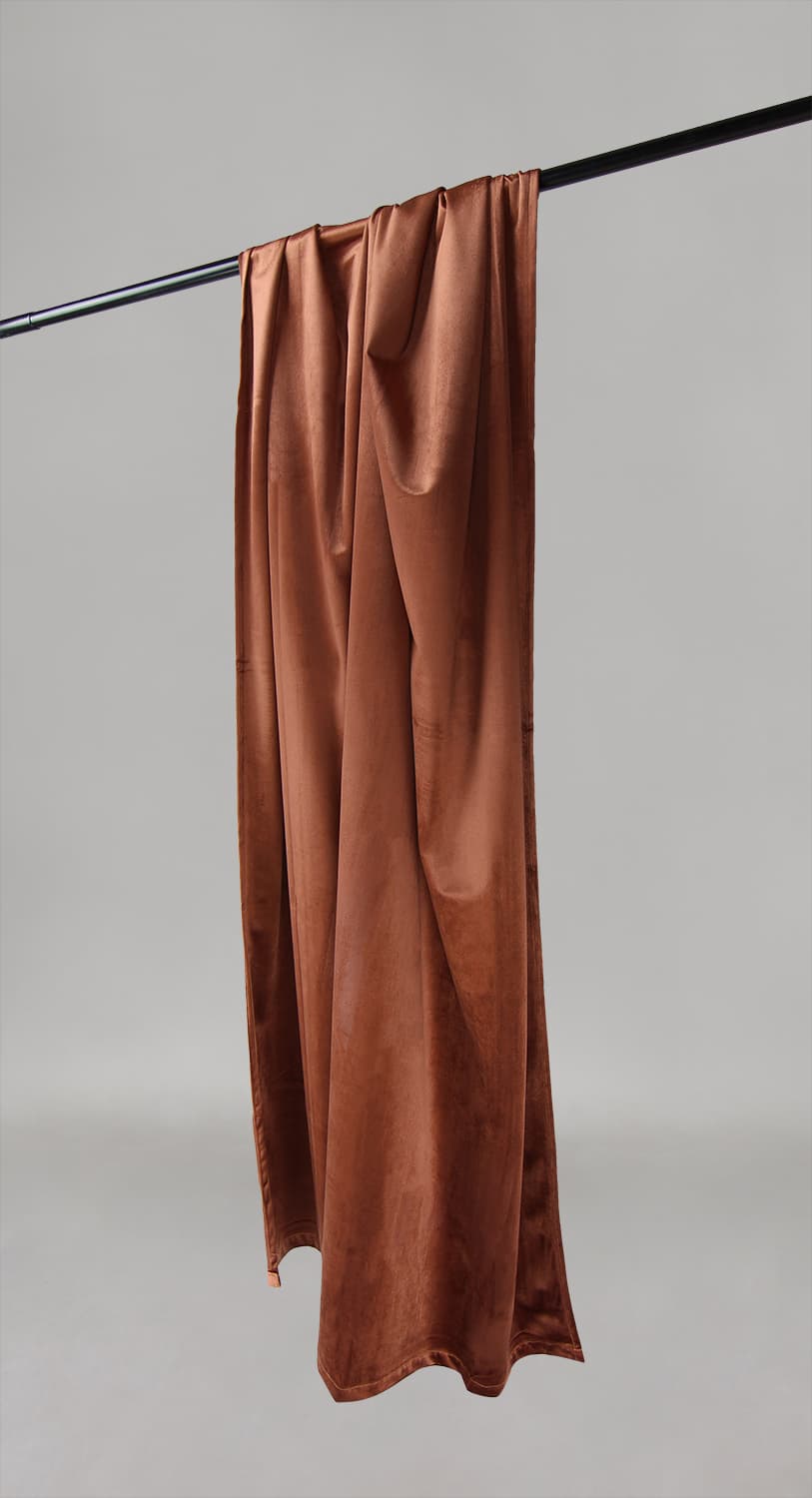 Gardiner - Sammetsgardin Marlyn (coffee) (Storlek: 130 x 250 cm)
