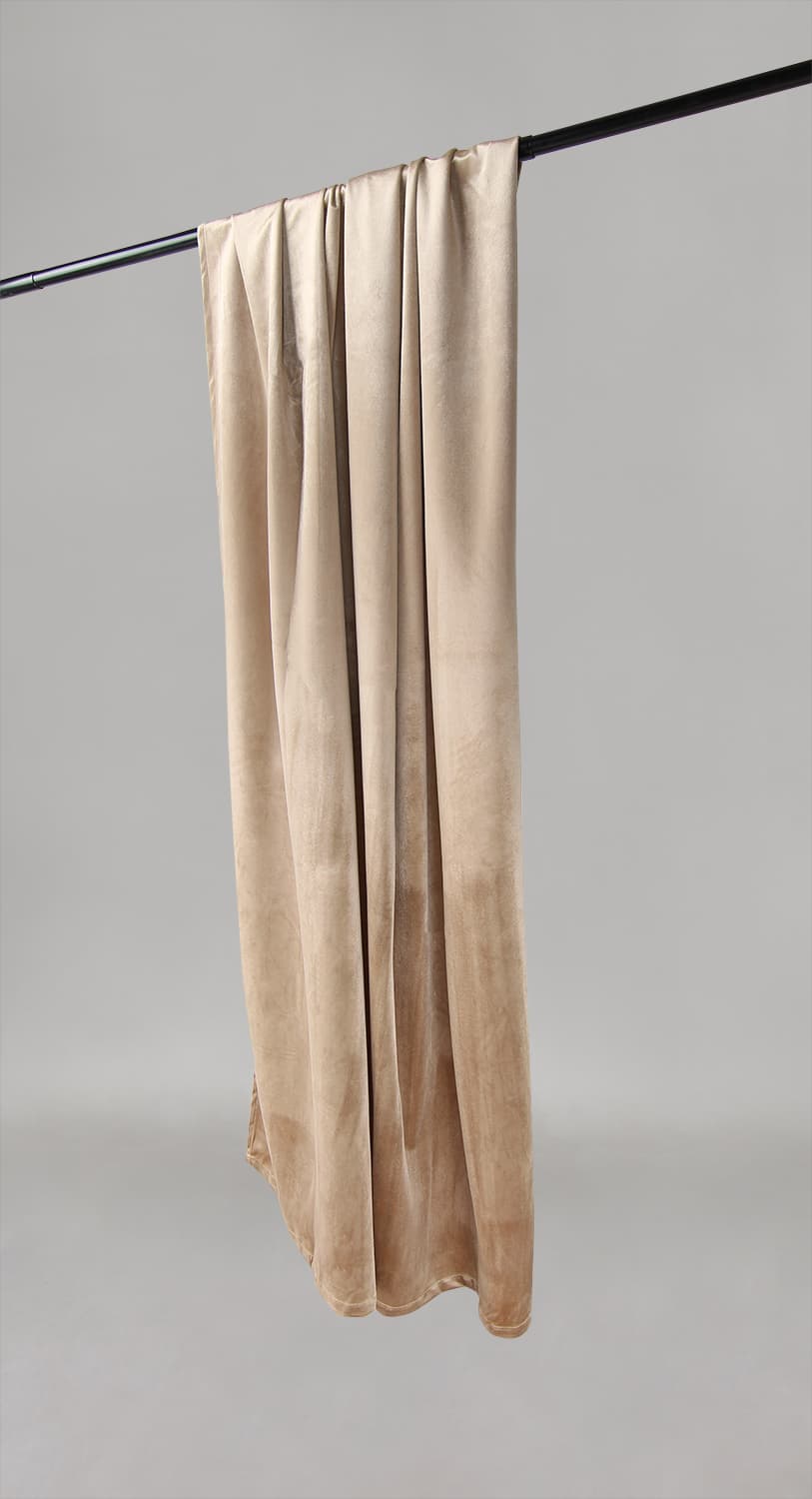 Gardiner - Sammetsgardin Marlyn (ljusbeige) (Storlek: 130 x 220 cm)