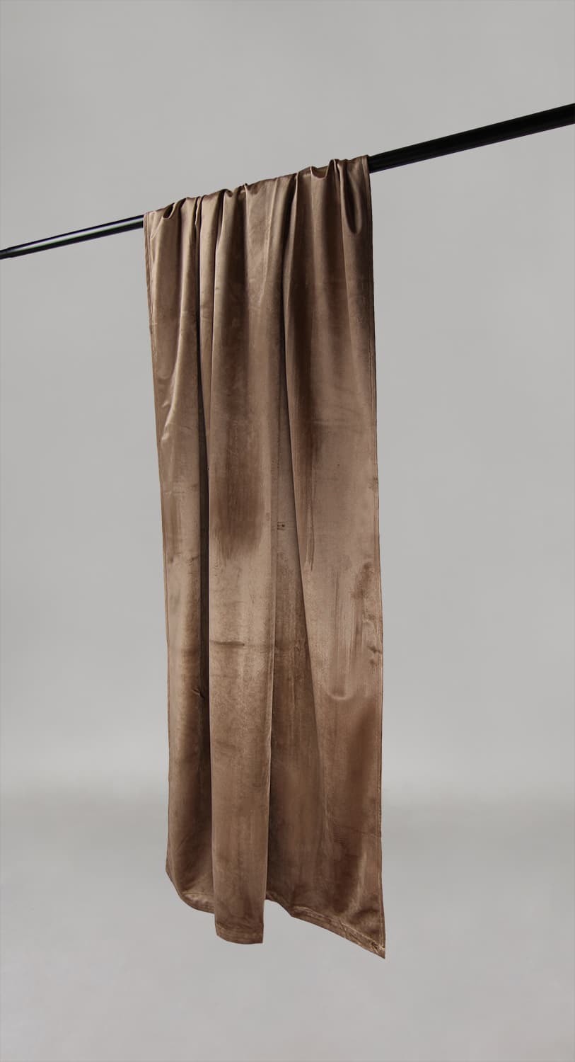 Gardiner - Sammetsgardin Marlyn (mörkbeige) (Storlek: 130 x 220 cm)
