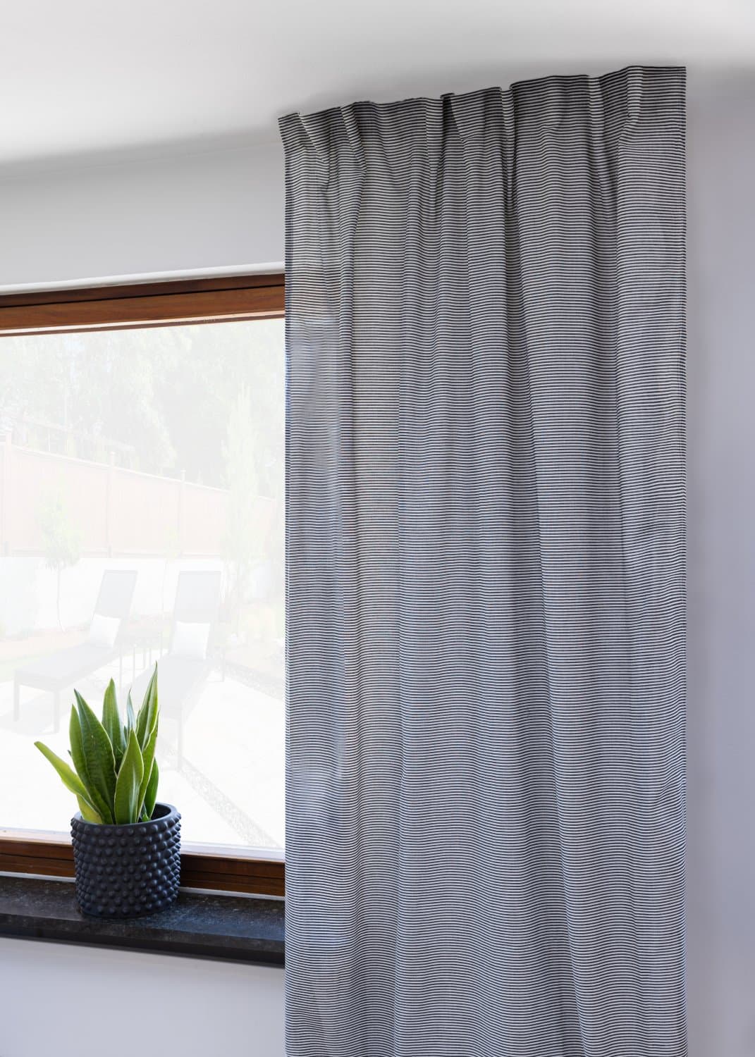 Gardin - Thea (svart/vit) (Storlek: 145 x 300 cm)